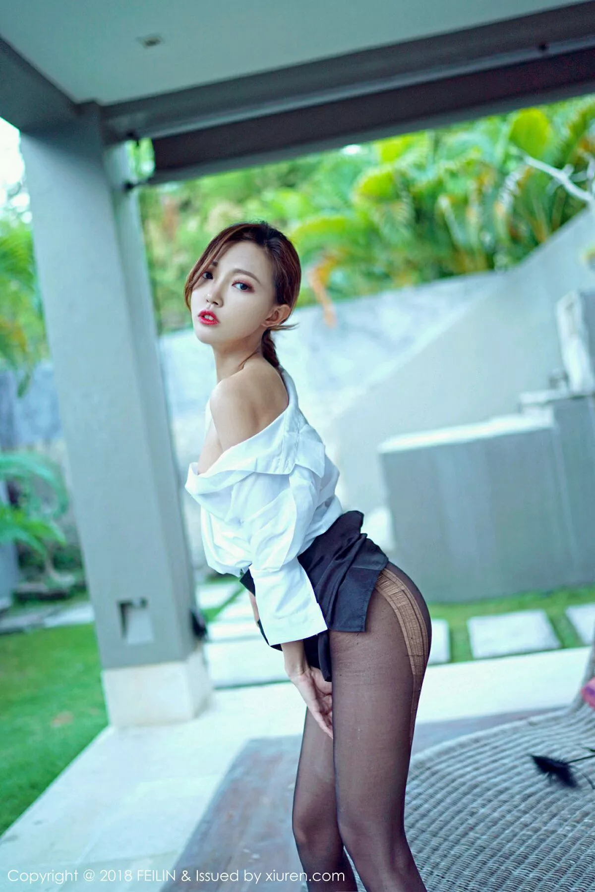 秀人集.com_[FeiLin嗲囡囡]Vol.157_嫩模冯木木LRIS班塔延岛旅拍OL女秘开档黑丝裤袜诱惑写真44P