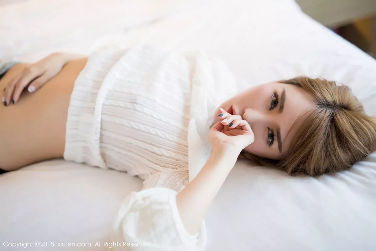 秀人集.com_[XiuRen秀人网]No.1121_嫩模楚恬Olivia私房白色内衣撩衣露豪乳半球极致诱惑写真57P