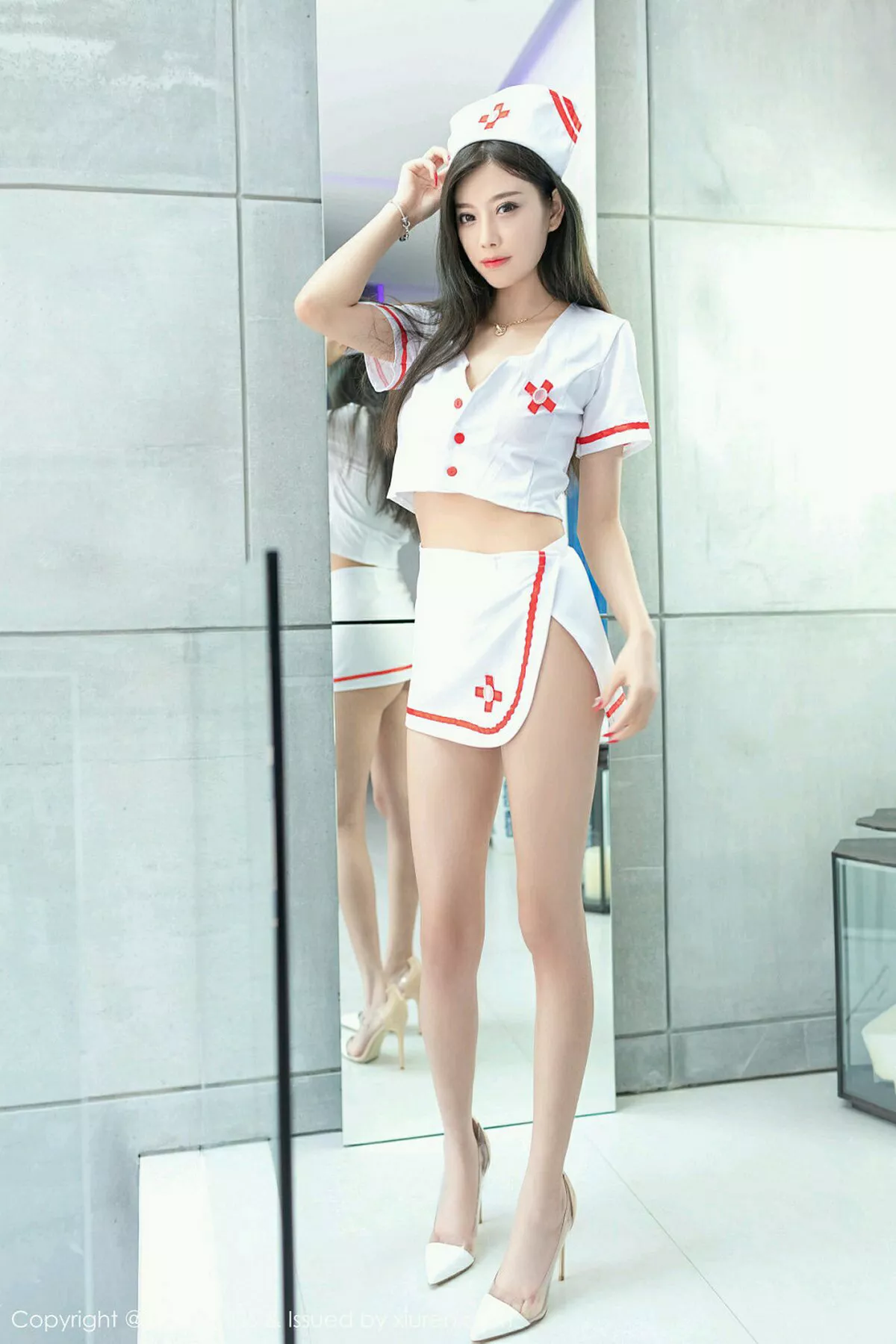 秀人集.com_[IMISS爱蜜社]Vol.283_甜美女神杨晨晨sugar居家性感护士装露白嫩翘臀诱惑写真37P