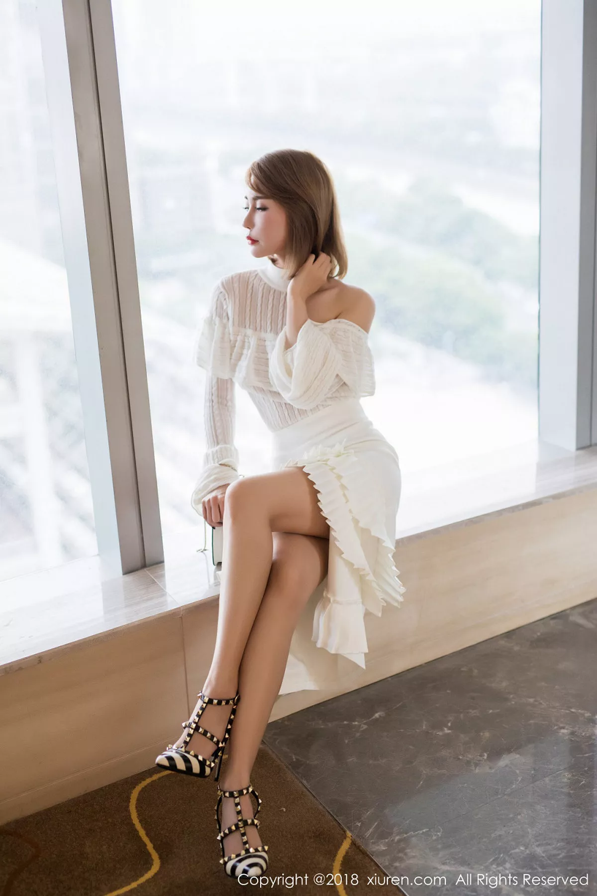 秀人集.com_[XiuRen秀人网]No.1121_嫩模楚恬Olivia私房白色内衣撩衣露豪乳半球极致诱惑写真57P