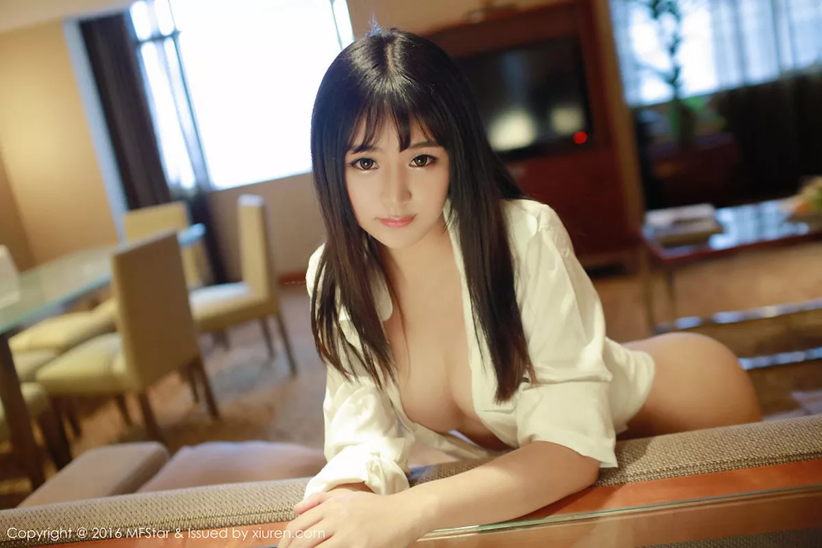 秀人集.com_[MFStar模范学院]Vol.064_甜美女生思淇Sukiiii白嫩肌肤诱惑美乳前凸后翘写真52P