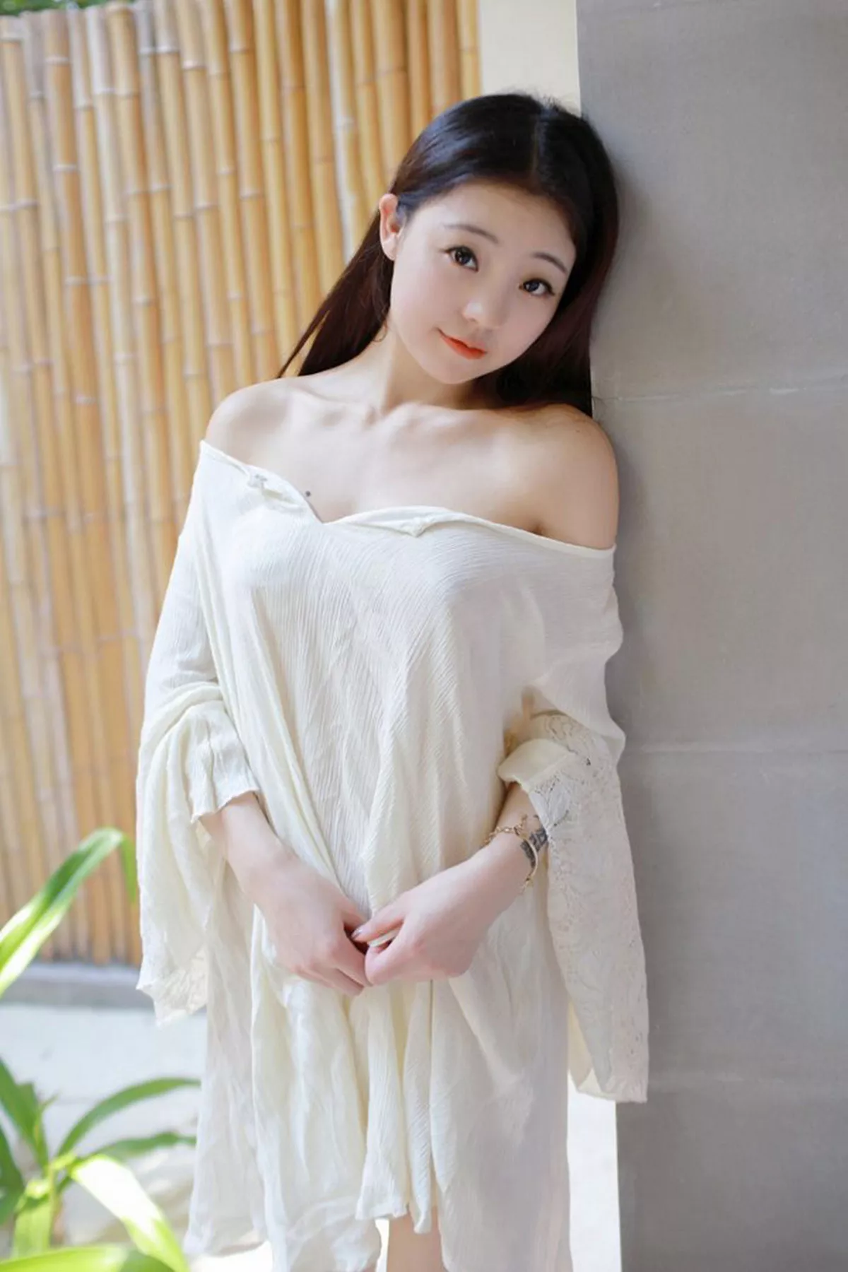 秀人集.com_[MFStar模范学院]Vol.072_嫩模佘贝拉bella马尔代夫旅拍浴室里湿身诱惑秀美乳53P