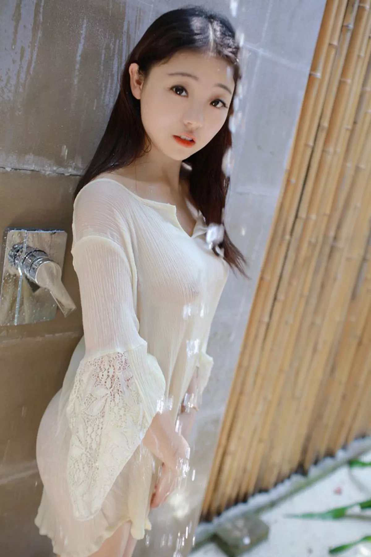 秀人集.com_[MFStar模范学院]Vol.072_嫩模佘贝拉bella马尔代夫旅拍浴室里湿身诱惑秀美乳53P