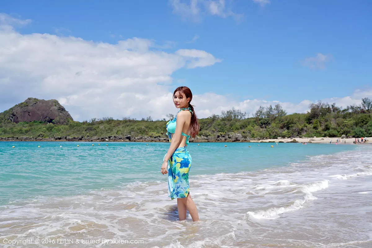 秀人集.com_[FeiLin嗲囡囡]Vol.045_嫩模Milk楚楚沙滩花色比基尼秀完美身材性感写真46P