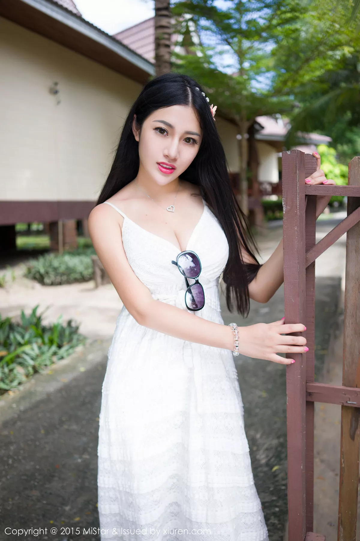 秀人集.com_[MiStar魅妍社]Vol.041_嫩模嘉嘉Tiffany普吉岛旅拍完美身材性感红唇写真50P