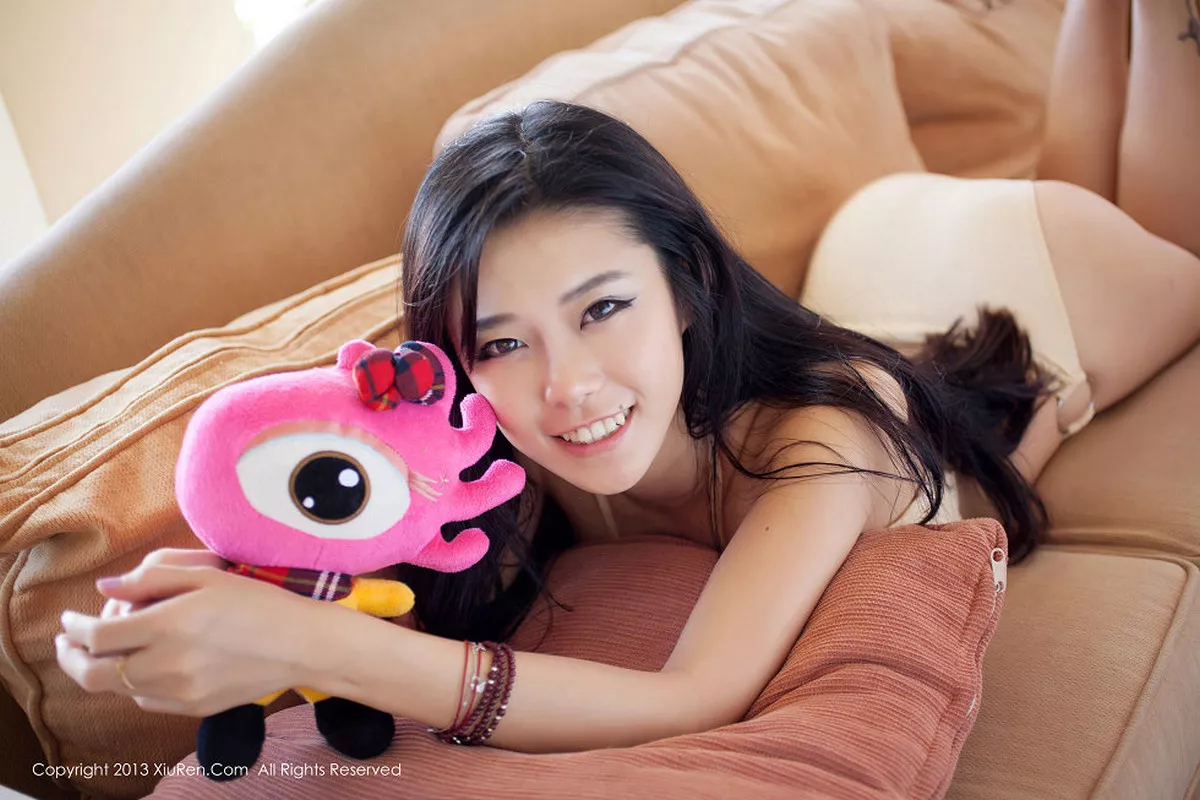 秀人集.com_[XiuRen秀人网]No.064_嫩模luvian本能性感比基尼系列海边沙滩湿身写真62P