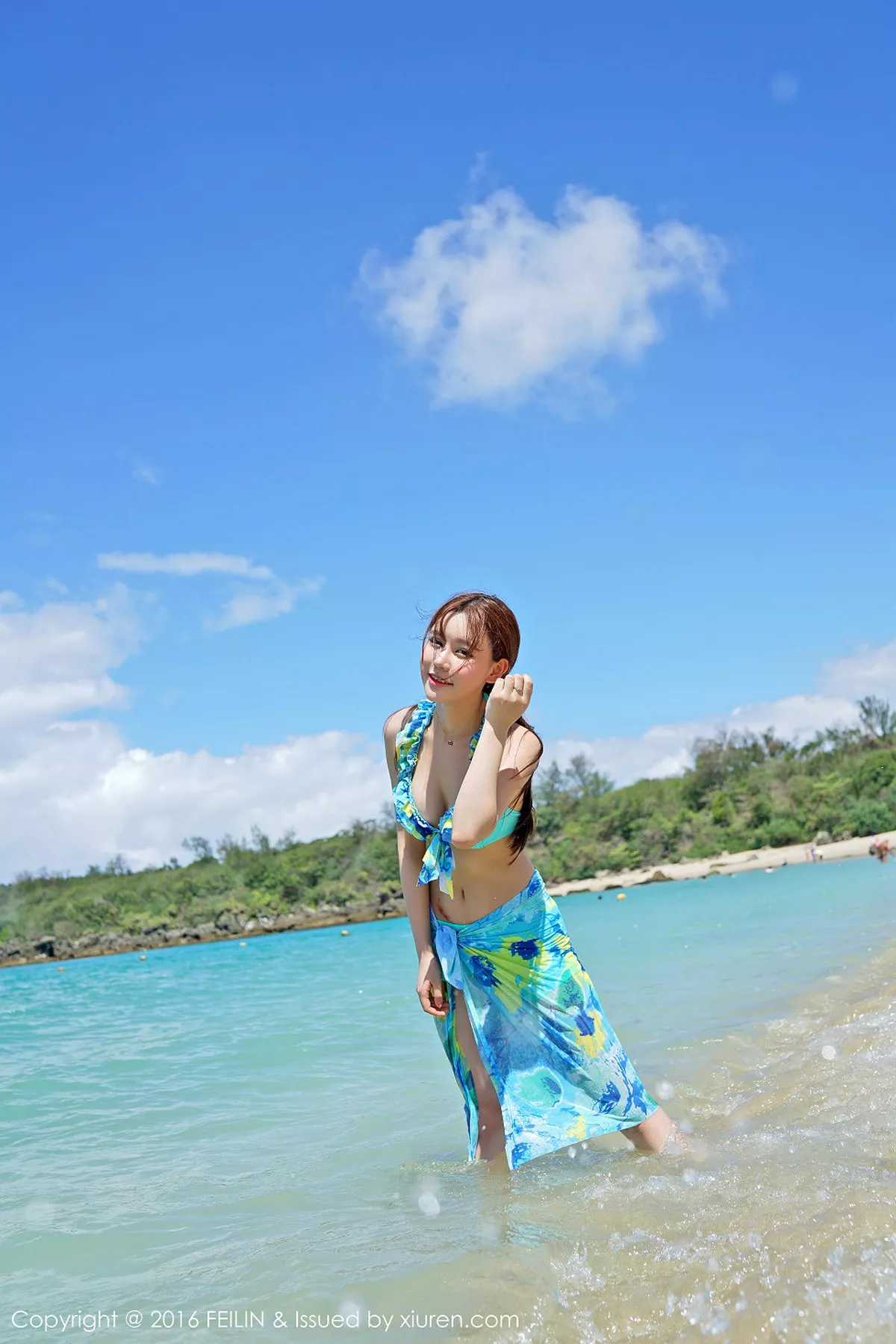 秀人集.com_[FeiLin嗲囡囡]Vol.045_嫩模Milk楚楚沙滩花色比基尼秀完美身材性感写真46P