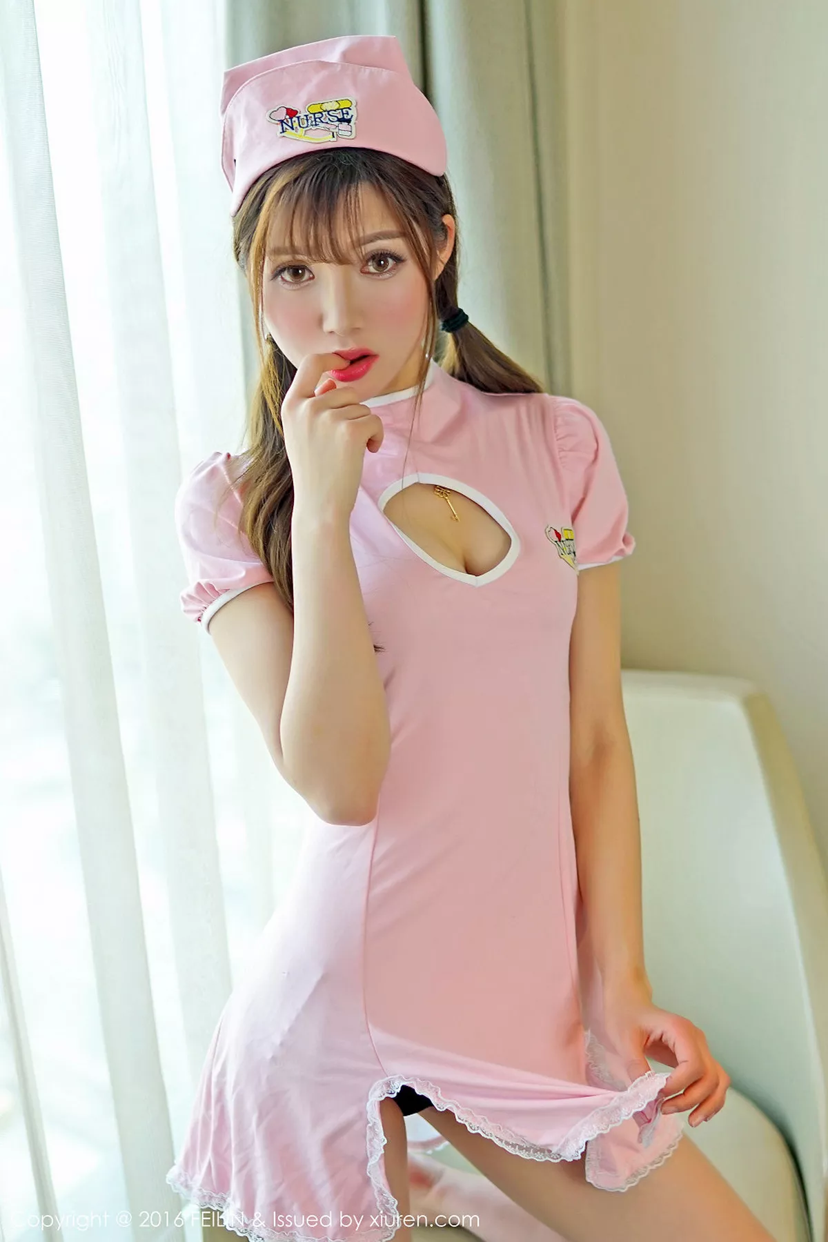 秀人集.com_[FeiLin嗲囡囡]Vol.036_嫩模奶茶-Emily红色内衣牛仔热裤完美曲线写真46P