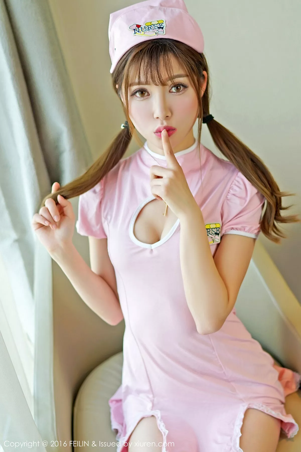 秀人集.com_[FeiLin嗲囡囡]Vol.036_嫩模奶茶-Emily红色内衣牛仔热裤完美曲线写真46P