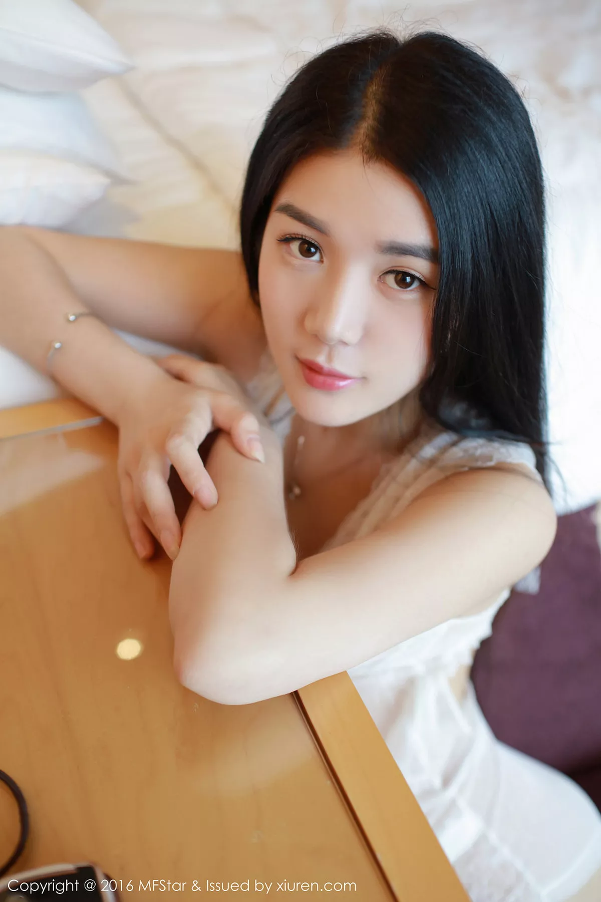 秀人集.com_[MFStar模范学院]Vol.062_嫩模王梓童Doirs性感内衣私房秀白嫩肌肤迷人写真50P