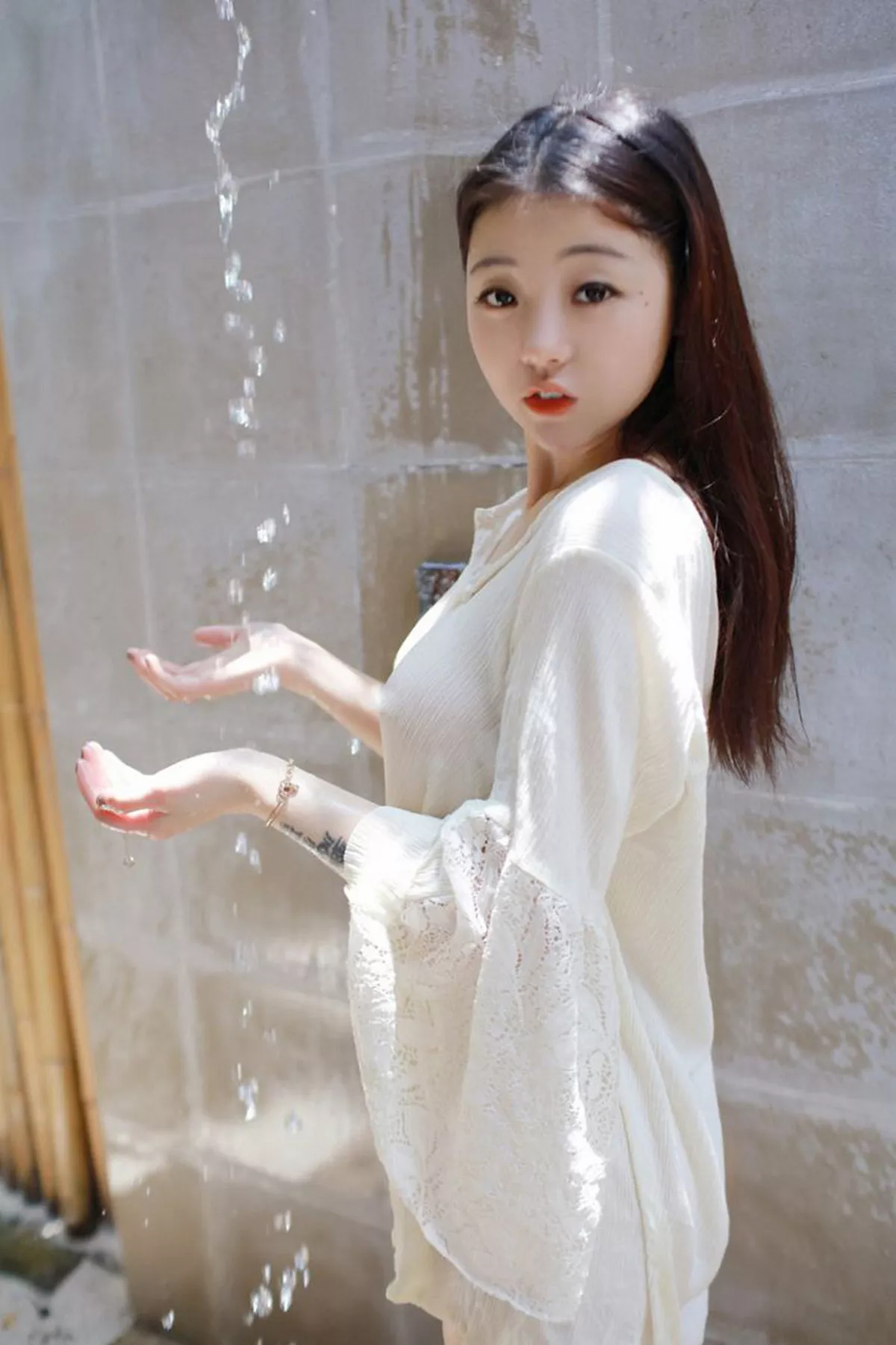 秀人集.com_[MFStar模范学院]Vol.072_嫩模佘贝拉bella马尔代夫旅拍浴室里湿身诱惑秀美乳53P