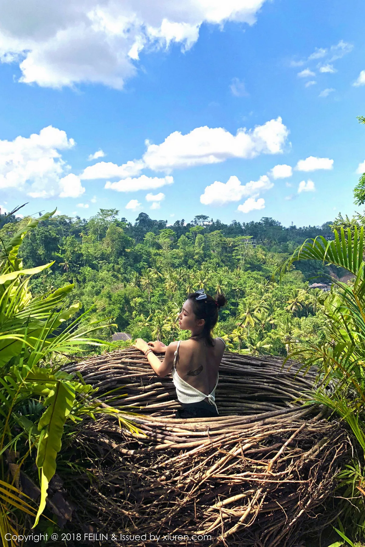 秀人集.com_[FeiLin嗲囡囡]Vol.164_嫩模冯木木LRIS班塔延岛旅拍户外红色背心配短裤性感写真40P