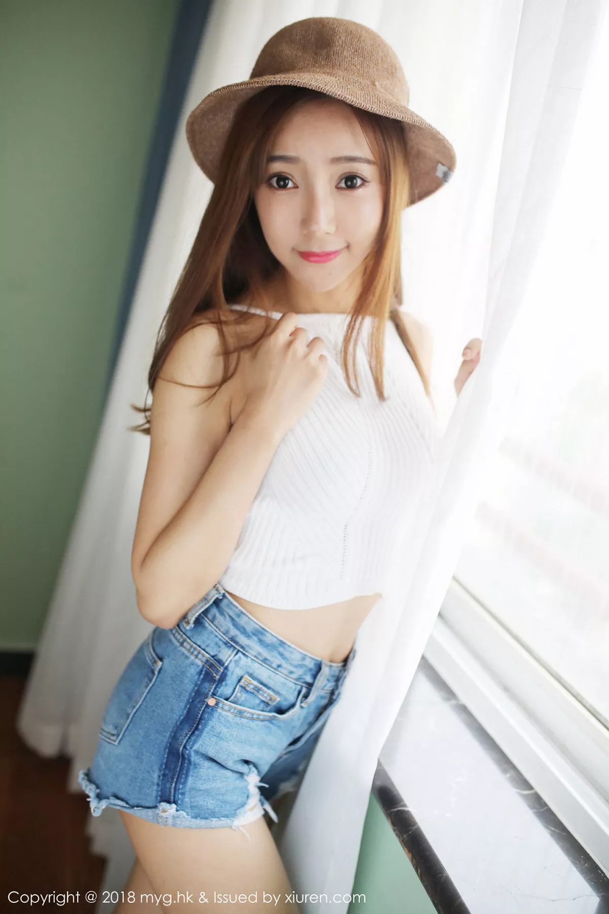 秀人集.com_[MyGirl美媛馆]Vol.312_嫩模王馨瑶yanni阳光美少女白色吊带衣配牛仔短裤性感写真47P