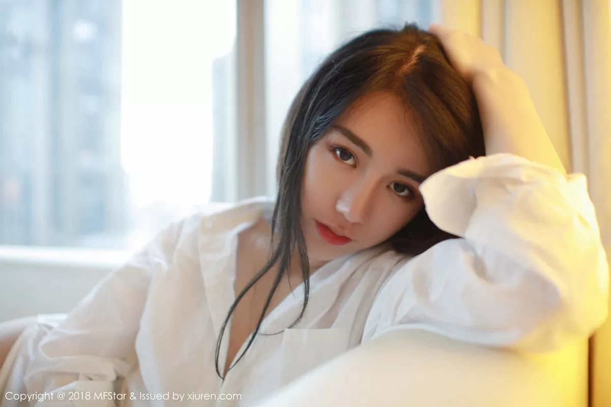 秀人集.com_[MFStar模范学院]Vol.143_嫩模白子嫣nicky白衬衣配开档无内肉丝裤袜撩人诱惑写真38P