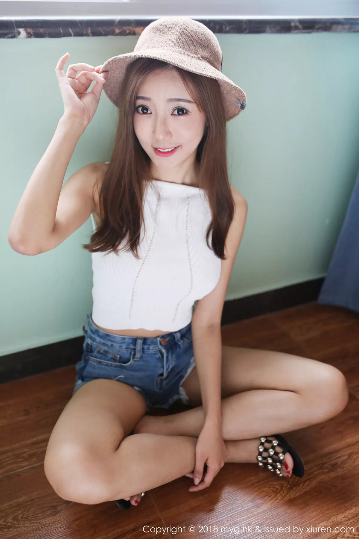 秀人集.com_[MyGirl美媛馆]Vol.312_嫩模王馨瑶yanni阳光美少女白色吊带衣配牛仔短裤性感写真47P