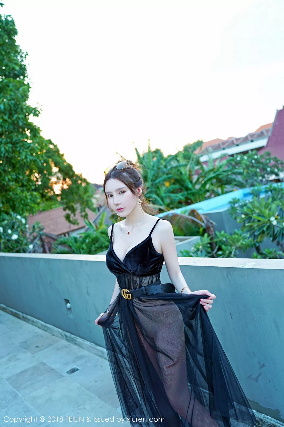 秀人集.com_[FeiLin嗲囡囡]Vol.163_女神周于希菲律宾旅拍无内黑丝裤袜+泳池真空薄纱诱惑写真41P