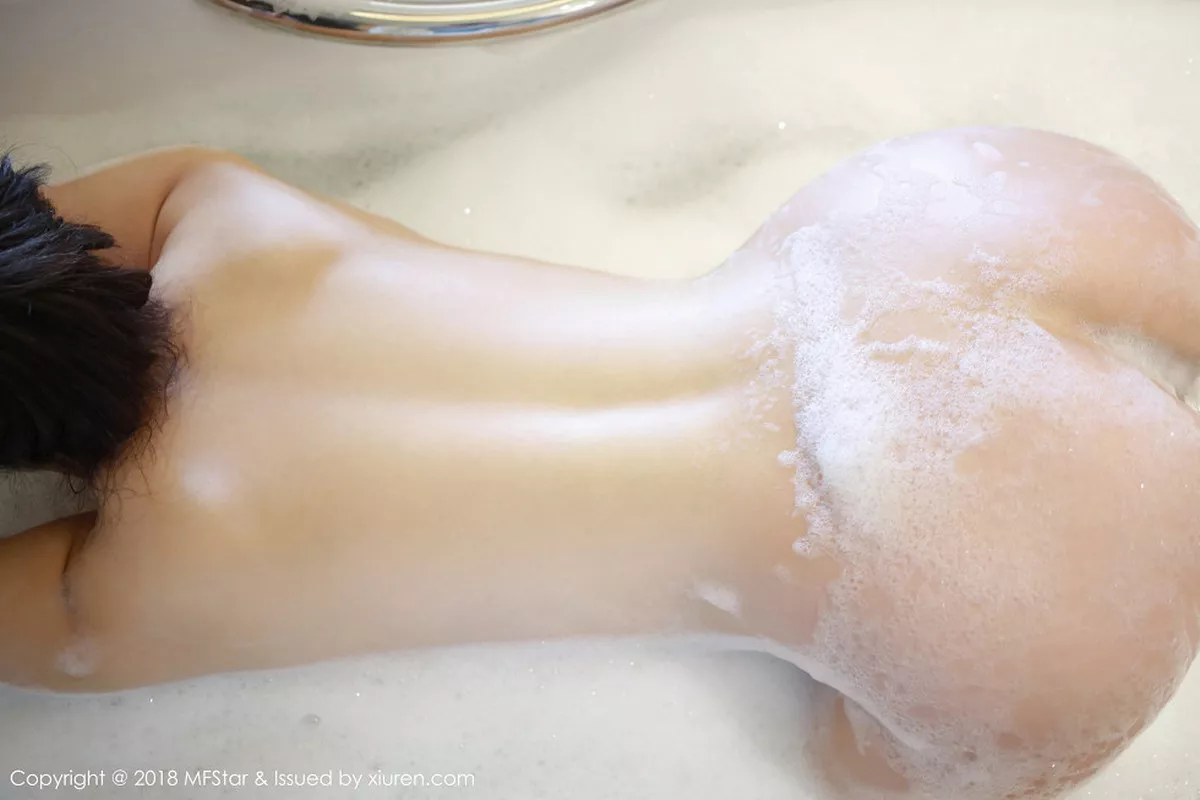 秀人集.com_[MFStar模范学院]Vol.147_嫩模程程CC大尺度浴缸里全裸泡泡浴秀火辣美体诱惑写真34P