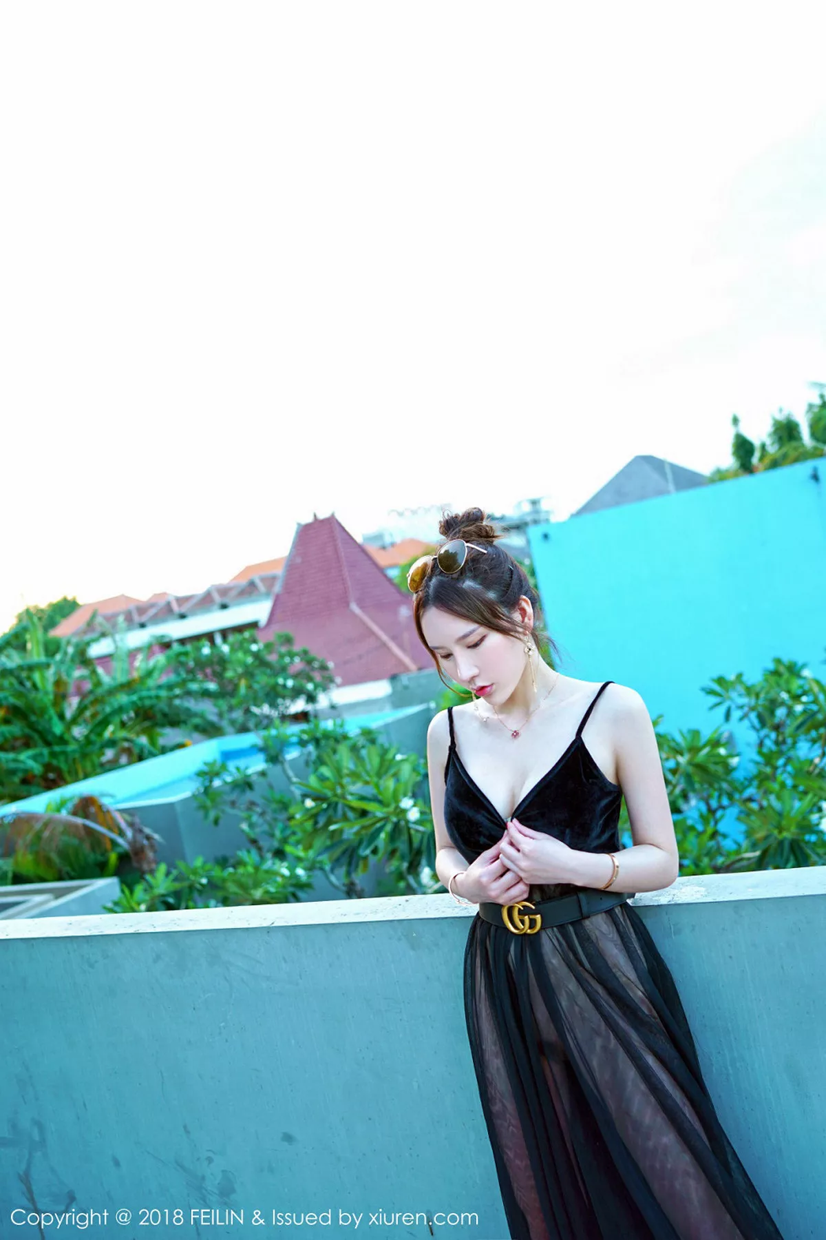 秀人集.com_[FeiLin嗲囡囡]Vol.163_女神周于希菲律宾旅拍无内黑丝裤袜+泳池真空薄纱诱惑写真41P