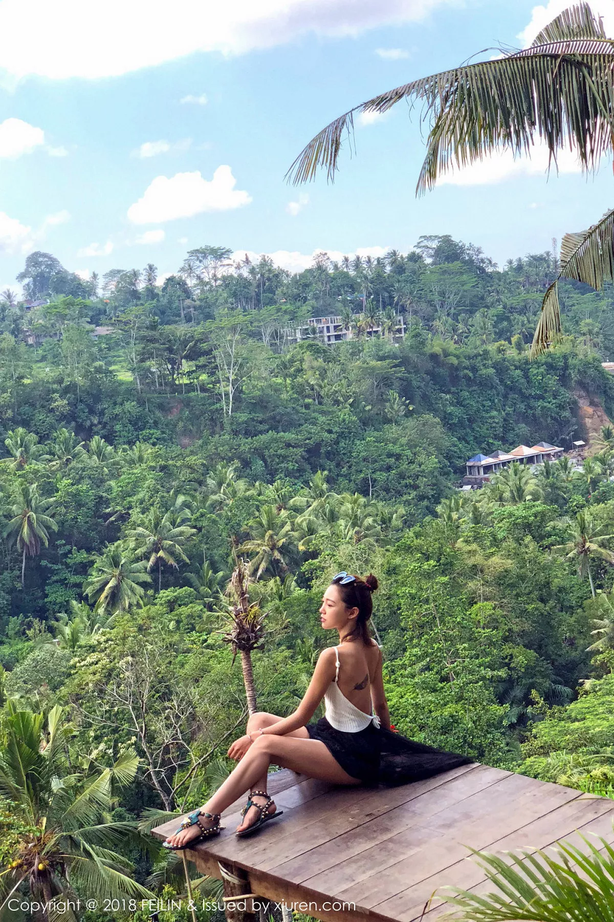 秀人集.com_[FeiLin嗲囡囡]Vol.164_嫩模冯木木LRIS班塔延岛旅拍户外红色背心配短裤性感写真40P