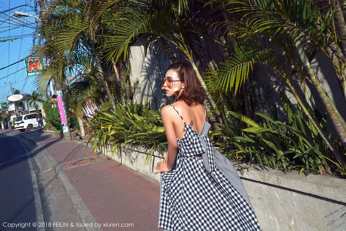秀人集.com_[FeiLin嗲囡囡]Vol.164_嫩模冯木木LRIS班塔延岛旅拍户外红色背心配短裤性感写真40P
