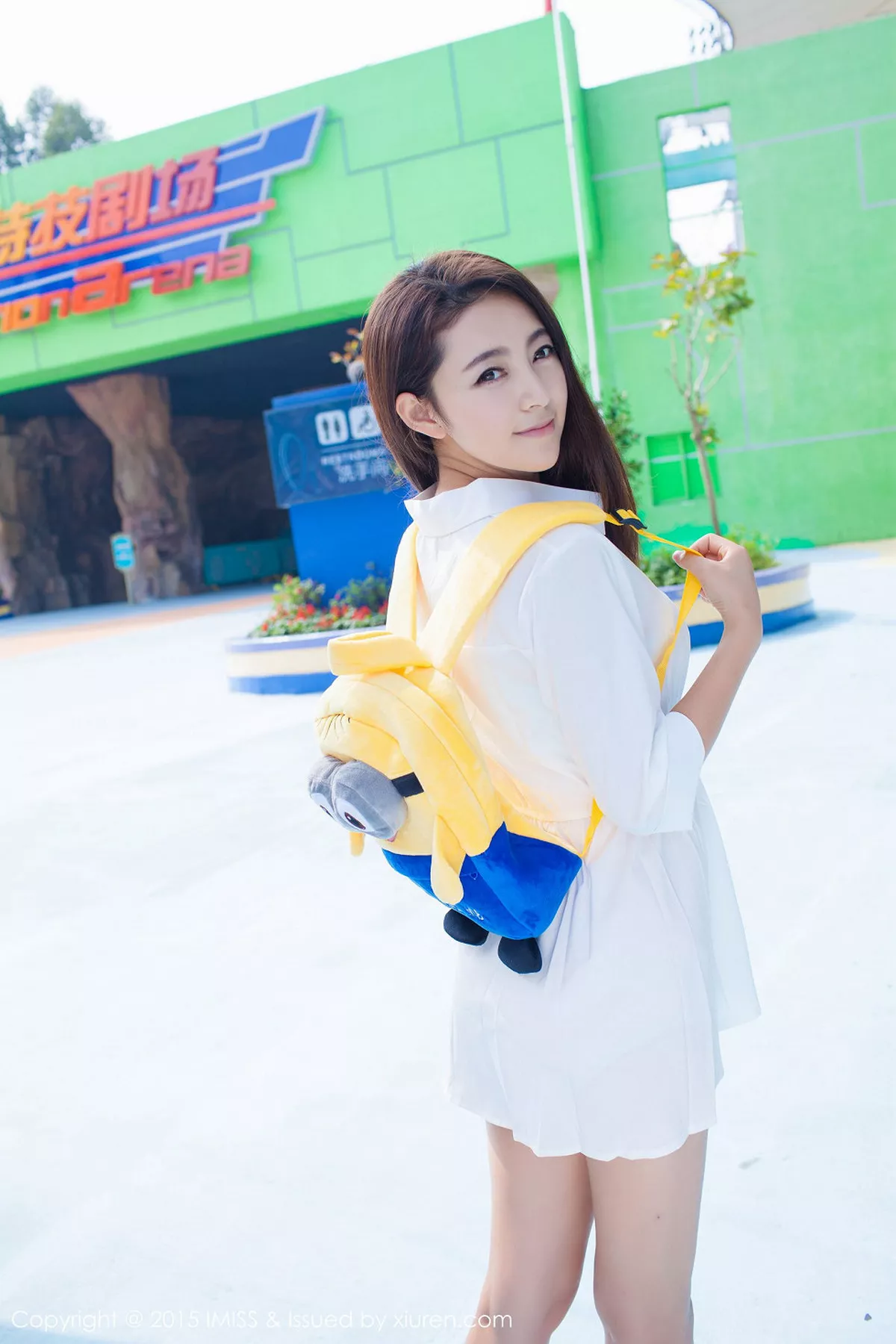 秀人集.com_[IMISS爱蜜社]Vol.053_嫩模夏茉GIGI小清新街拍白色衬衣迷人内裤写真50P