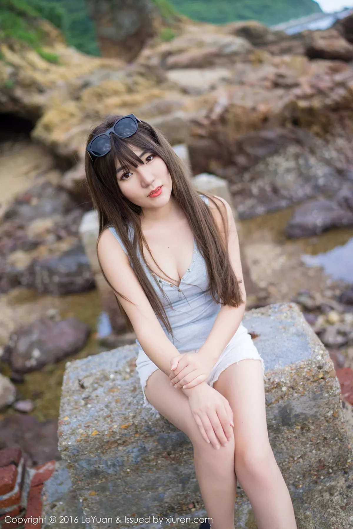 秀人集.com_[LeYuan星乐园]Vol.011_嫩模冷不丁海边性感比基尼白嫩肌肤完美身材迷人写真54P