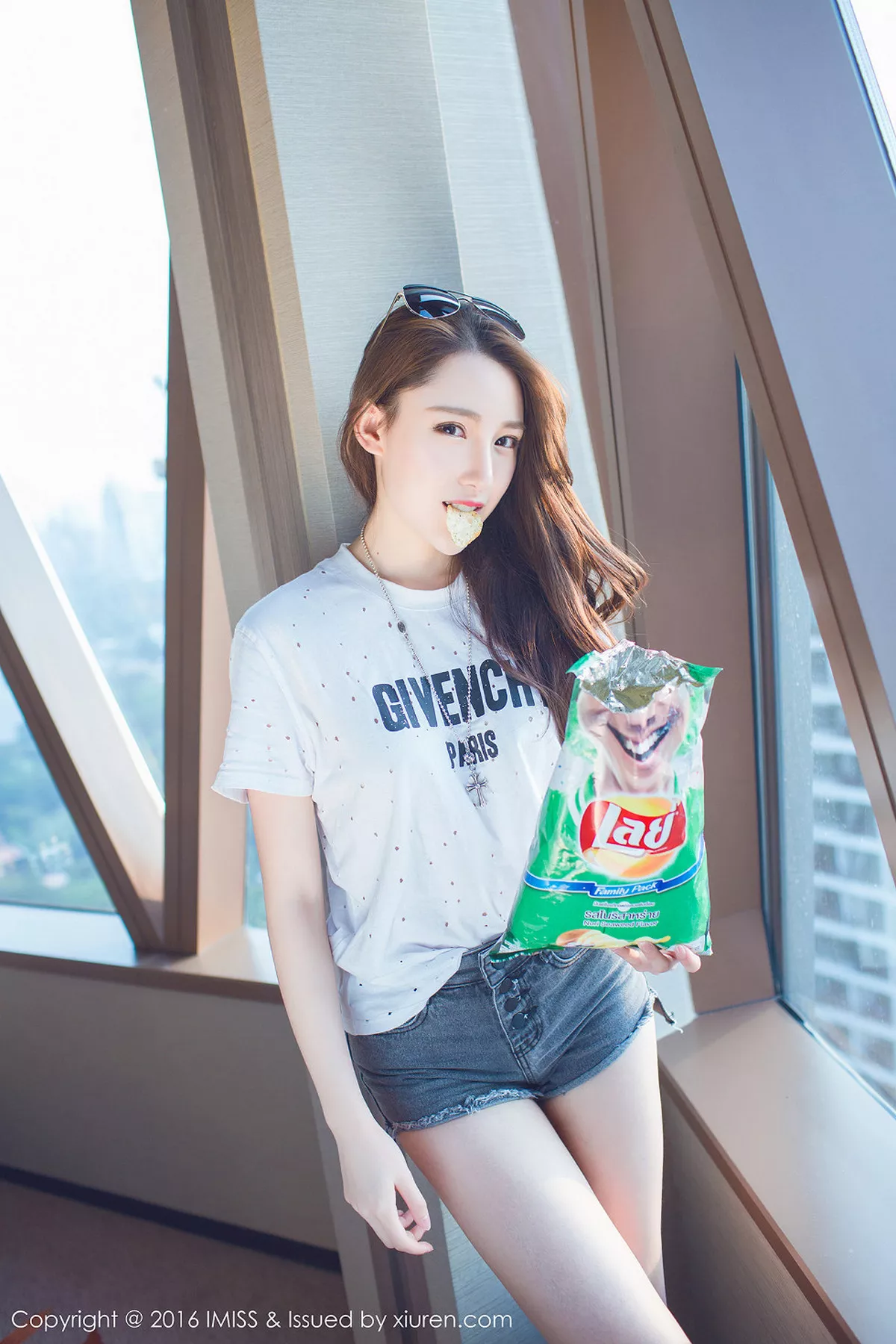 秀人集.com_[IMISS爱蜜社]Vol.080_长腿美女刘奕宁Lynn泰国旅拍性感私房内衣秀完美曲线49P