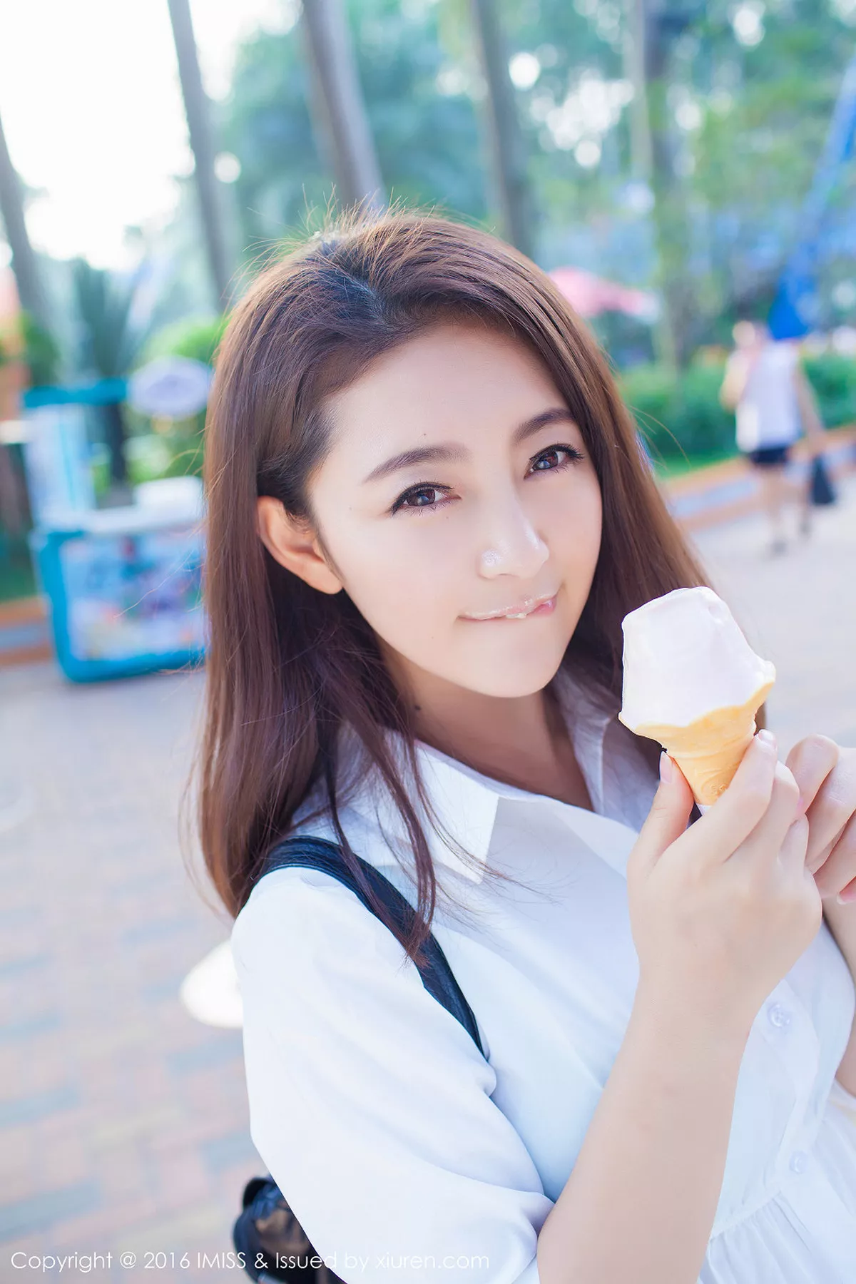 秀人集.com_[IMISS爱蜜社]Vol.066_嫩模夏茉GIGI豪车美女性感比基尼完美身材写真58P