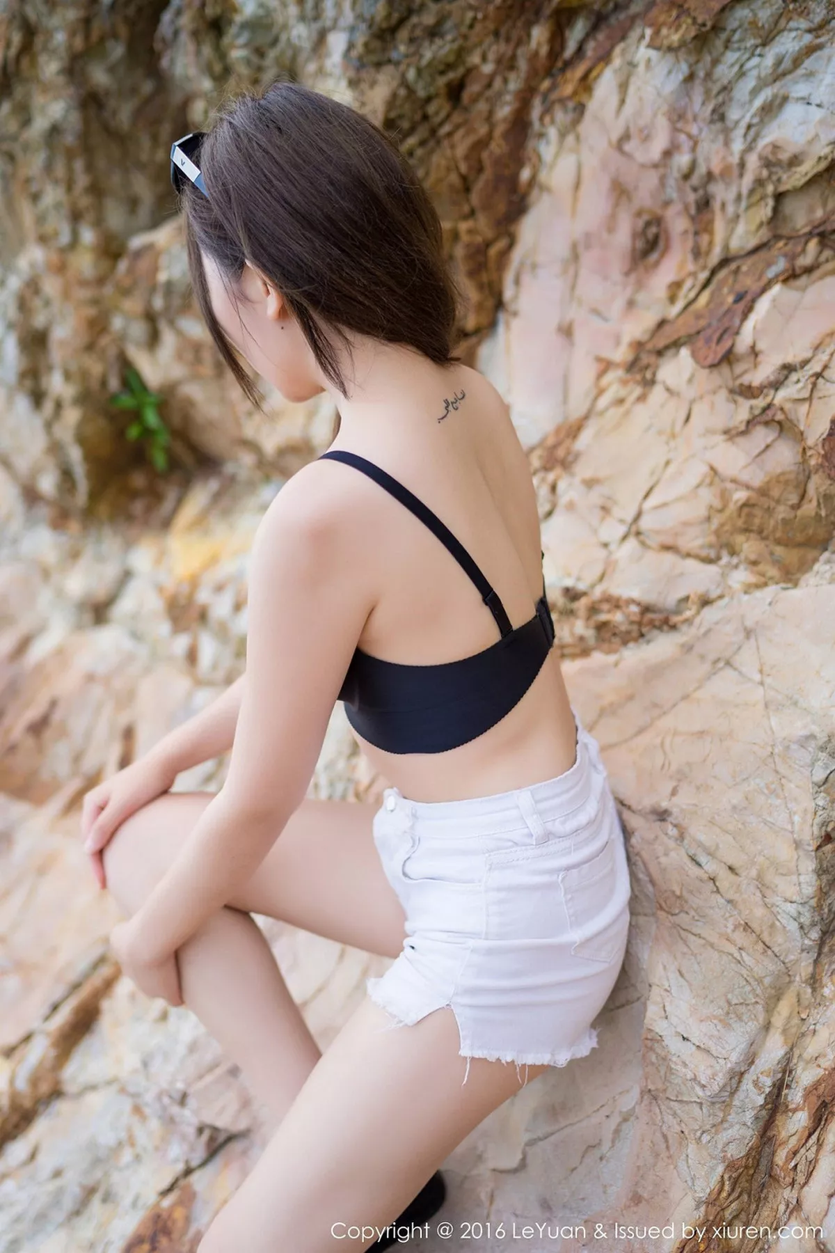 秀人集.com_[LeYuan星乐园]Vol.011_嫩模冷不丁海边性感比基尼白嫩肌肤完美身材迷人写真54P