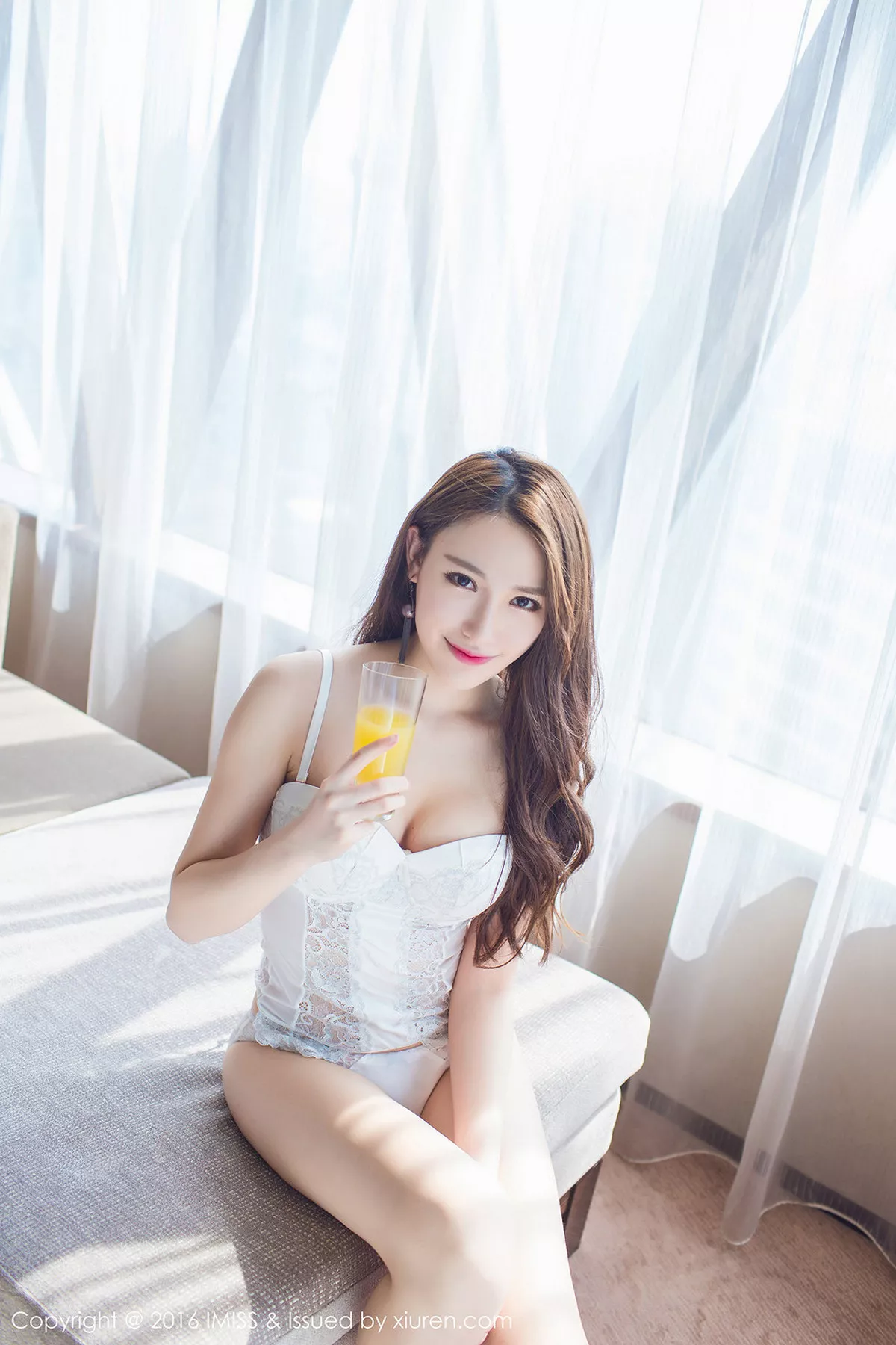 秀人集.com_[IMISS爱蜜社]Vol.080_长腿美女刘奕宁Lynn泰国旅拍性感私房内衣秀完美曲线49P