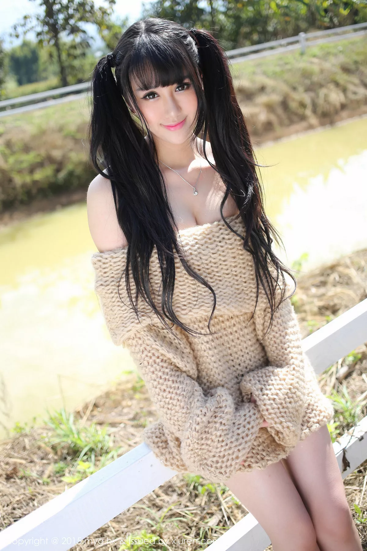 秀人集.com_[MyGirl美媛馆]Vol.093_嫩模杨晓青儿泰国旅拍宽大毛衣白嫩肌肤性感翘臀写真82P