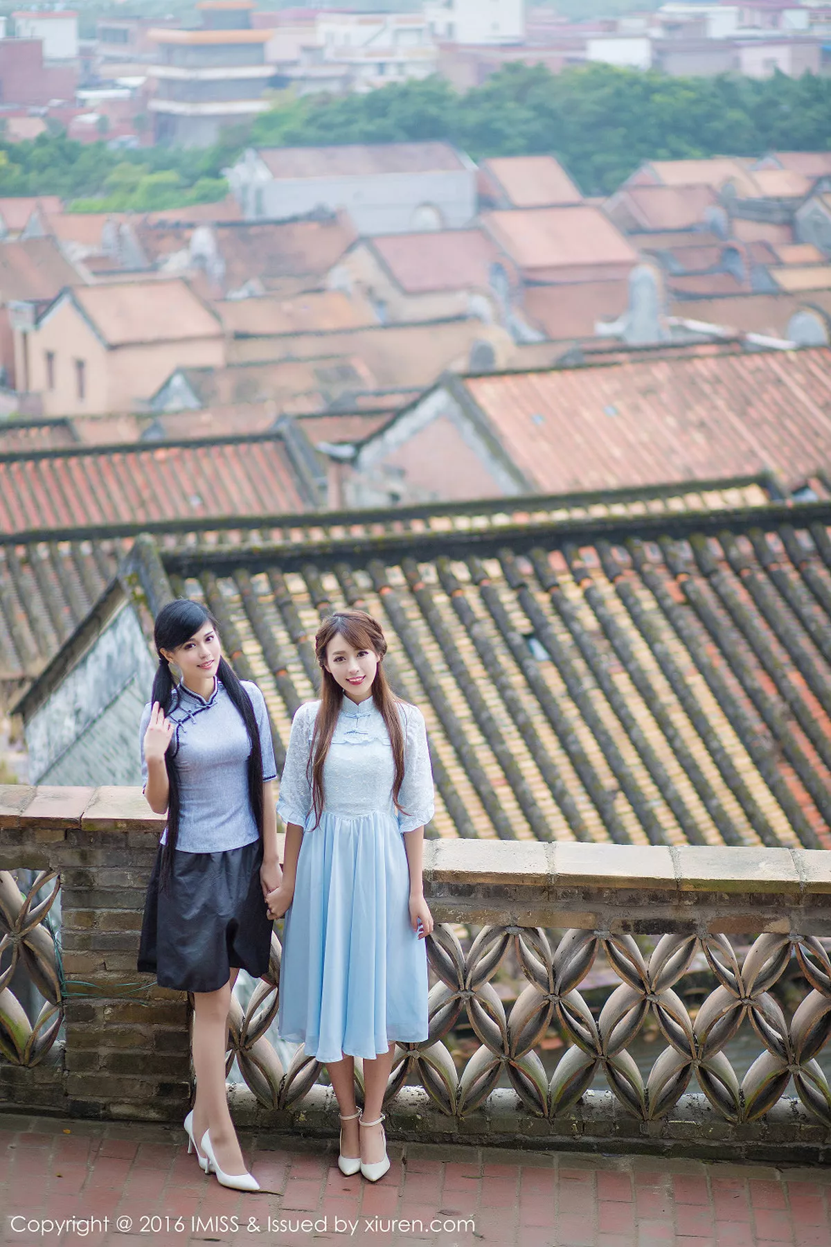 秀人集.com_[IMISS爱蜜社]Vol.070_嫩模王曼妮&谭小雅古典旗袍风完美身材性感迷人写真60P