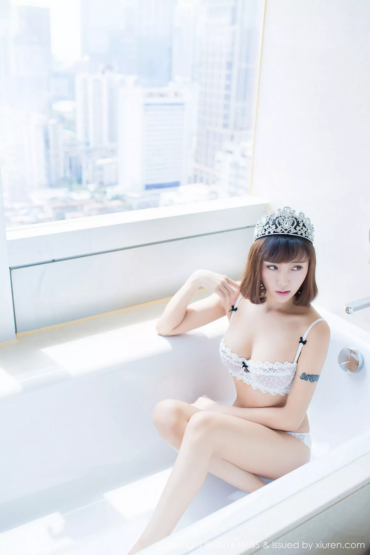 秀人集.com_[IMISS爱蜜社]Vol.077_嫩模樂樂Mango红色缕空蕾丝薄纱睡裙完美诱惑秀美乳48P