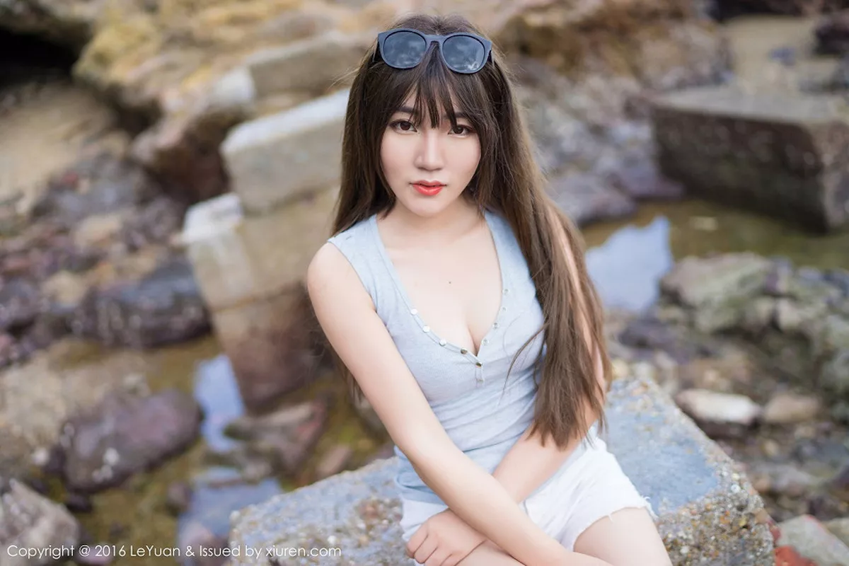 秀人集.com_[LeYuan星乐园]Vol.011_嫩模冷不丁海边性感比基尼白嫩肌肤完美身材迷人写真54P