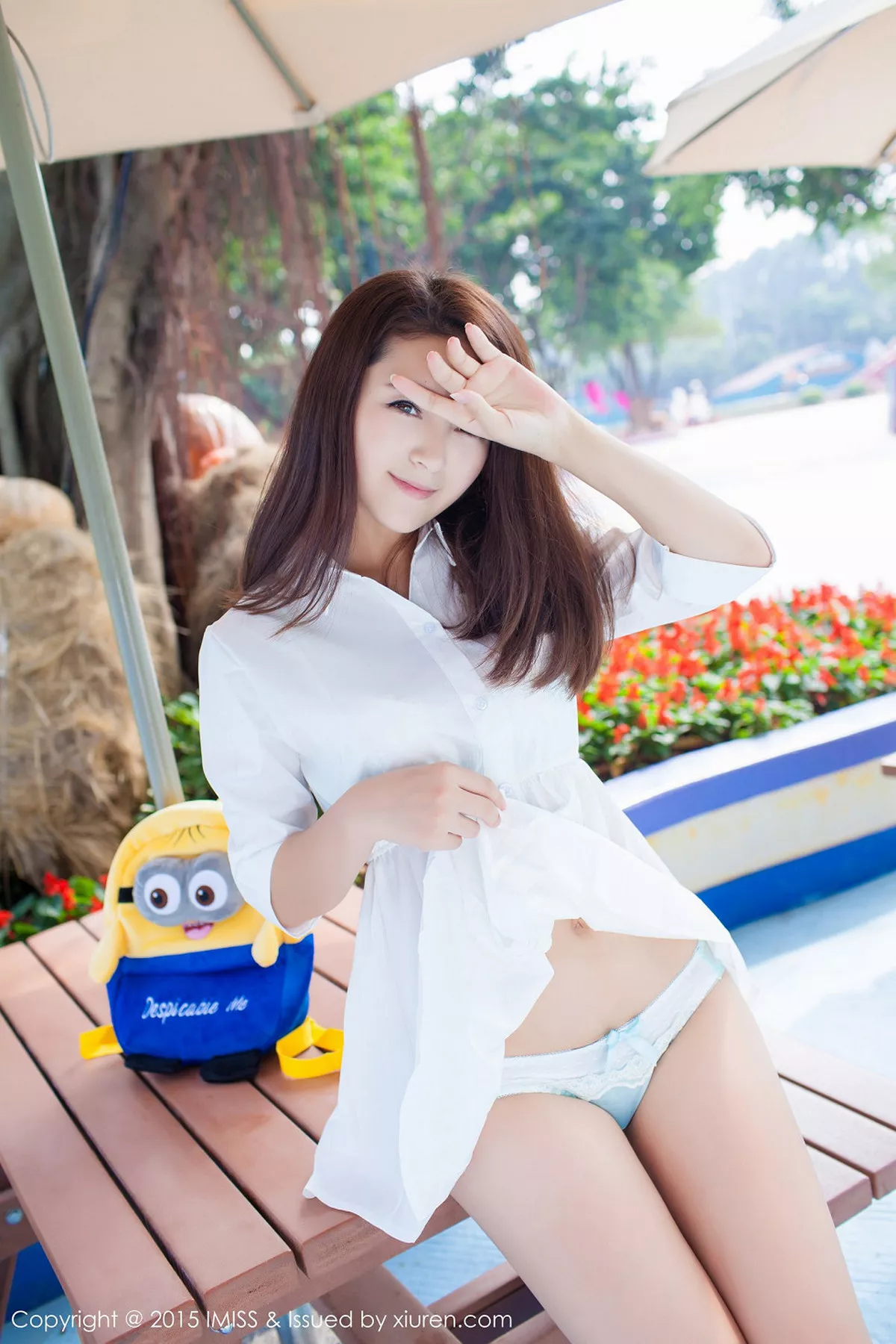 秀人集.com_[IMISS爱蜜社]Vol.053_嫩模夏茉GIGI小清新街拍白色衬衣迷人内裤写真50P