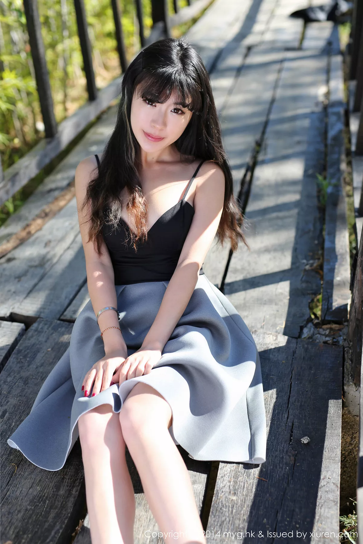秀人集.com_[MyGirl美媛馆]Vol.069_嫩模刘雪妮丽江旅拍黑白连身短裙秀豪乳黑丝网袜写真56P