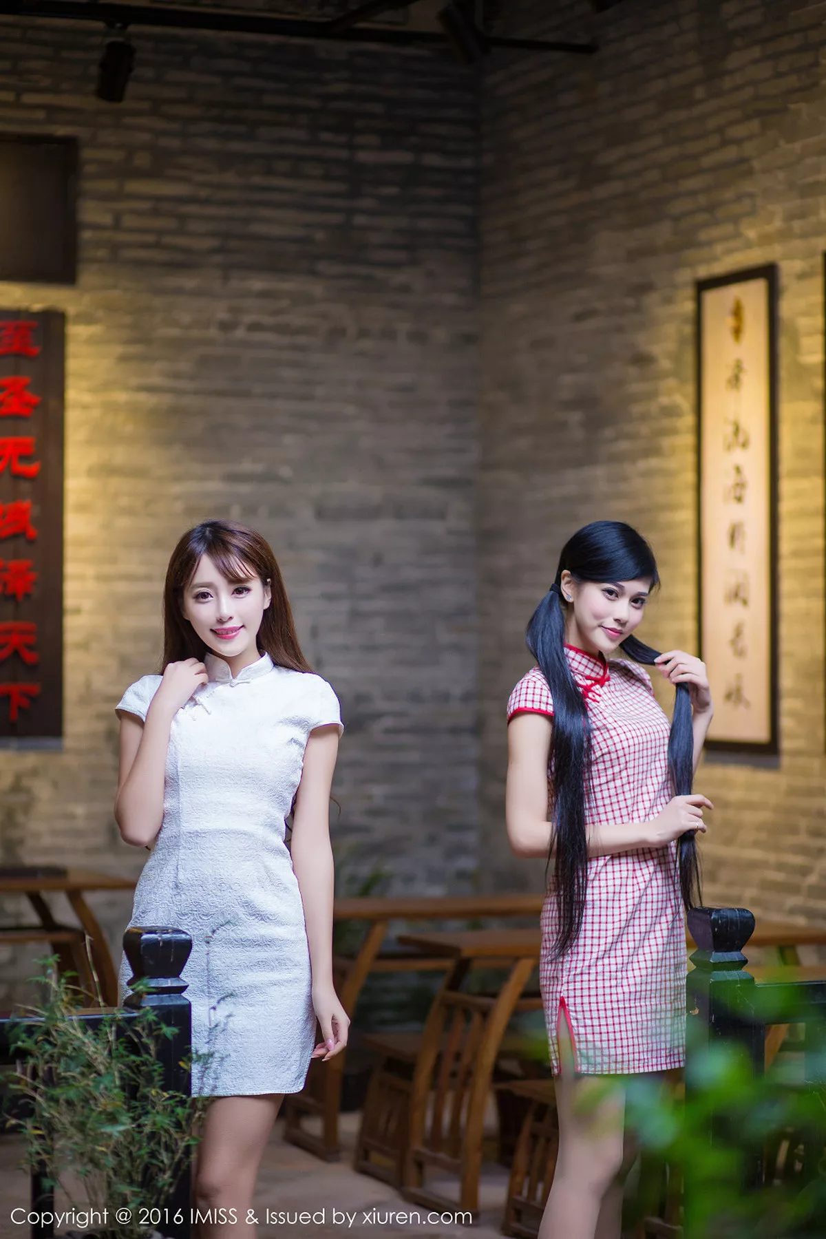 秀人集.com_[IMISS爱蜜社]Vol.070_嫩模王曼妮&谭小雅古典旗袍风完美身材性感迷人写真60P