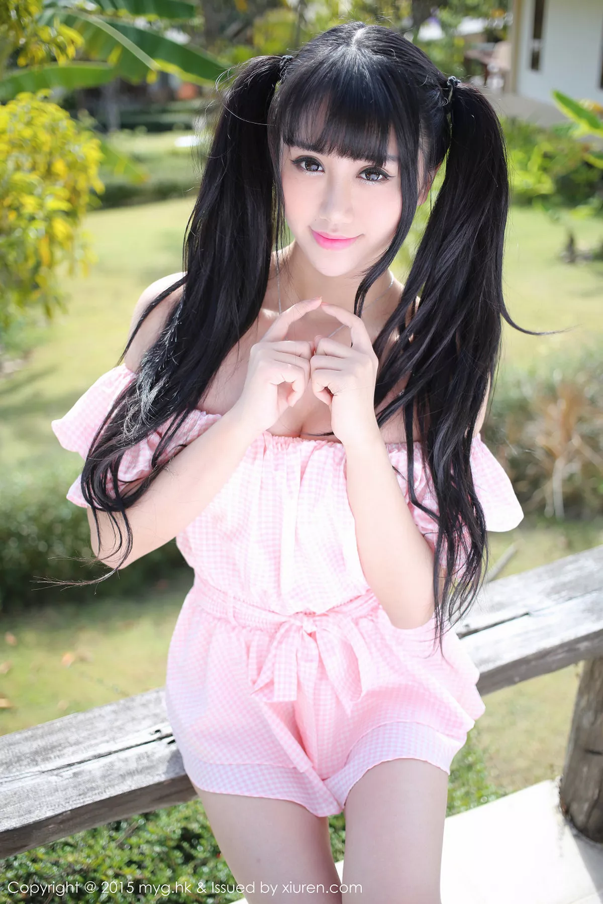 秀人集.com_[MyGirl美媛馆]Vol.093_嫩模杨晓青儿泰国旅拍宽大毛衣白嫩肌肤性感翘臀写真82P