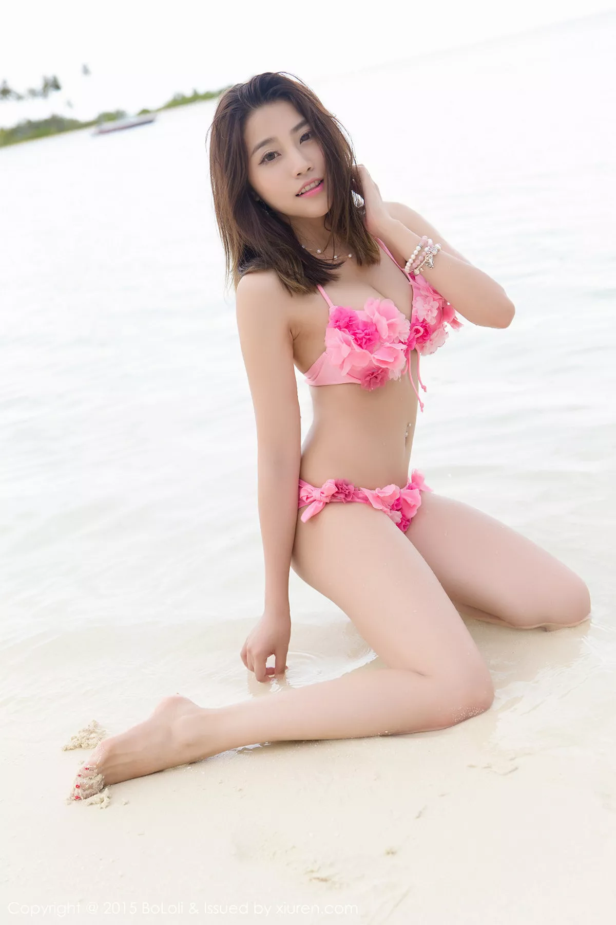 秀人集.com_[BoLoli波萝社]Vol.053_许诺Sabrina马尔代夫旅拍沙滩边红色花比基尼写真51P