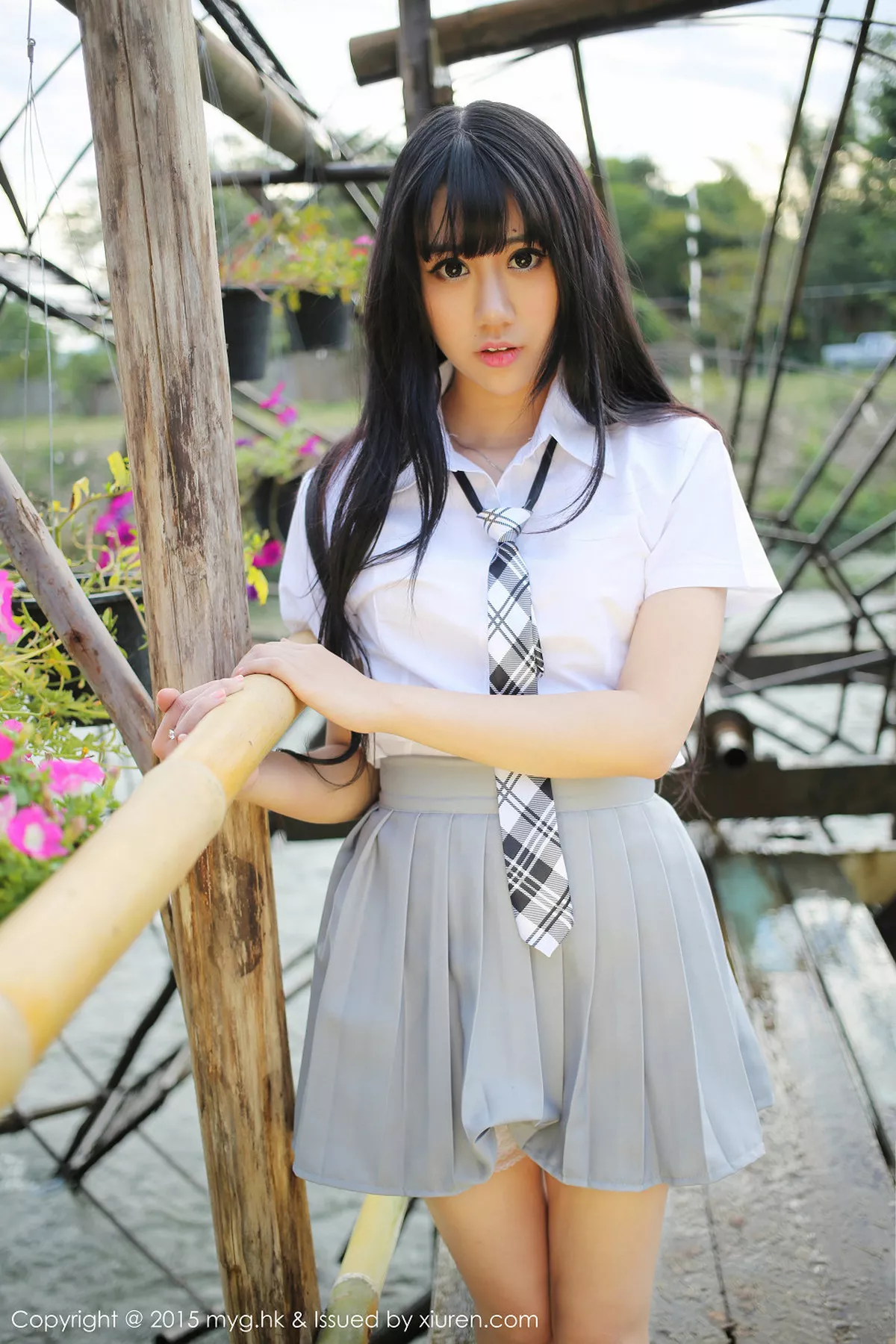 秀人集.com_[MyGirl美媛馆]Vol.096_嫩模杨晓青儿泰国旅拍清纯学生装花丛中的美仙子写真88P