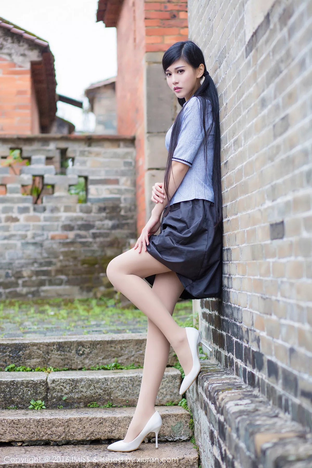 秀人集.com_[IMISS爱蜜社]Vol.070_嫩模王曼妮&谭小雅古典旗袍风完美身材性感迷人写真60P