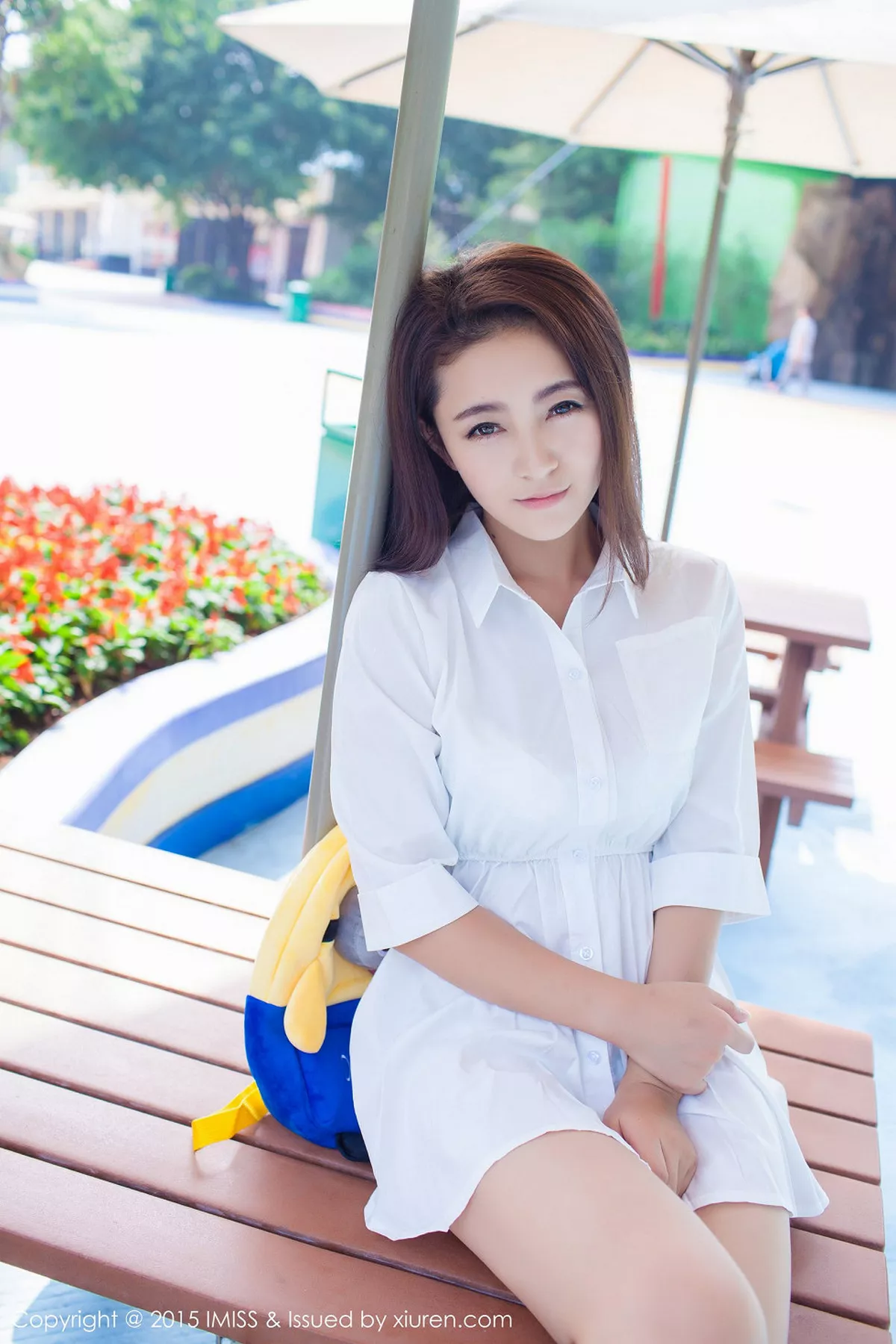 秀人集.com_[IMISS爱蜜社]Vol.053_嫩模夏茉GIGI小清新街拍白色衬衣迷人内裤写真50P