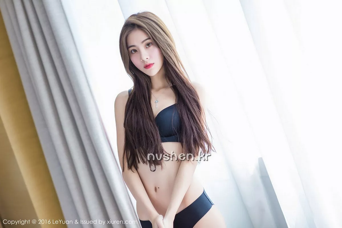 秀人集.com_[LeYuan星乐园]Vol.018_国色天姿嫩模菲儿性感内衣秀完美曲线黑丝美腿迷人写真54P