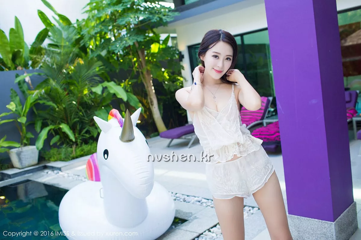 秀人集.com_[IMISS爱蜜社]Vol.141_嫩模王曼妮好Q纯白吊带薄纱透视秀美胸靓丽迷人写真40P