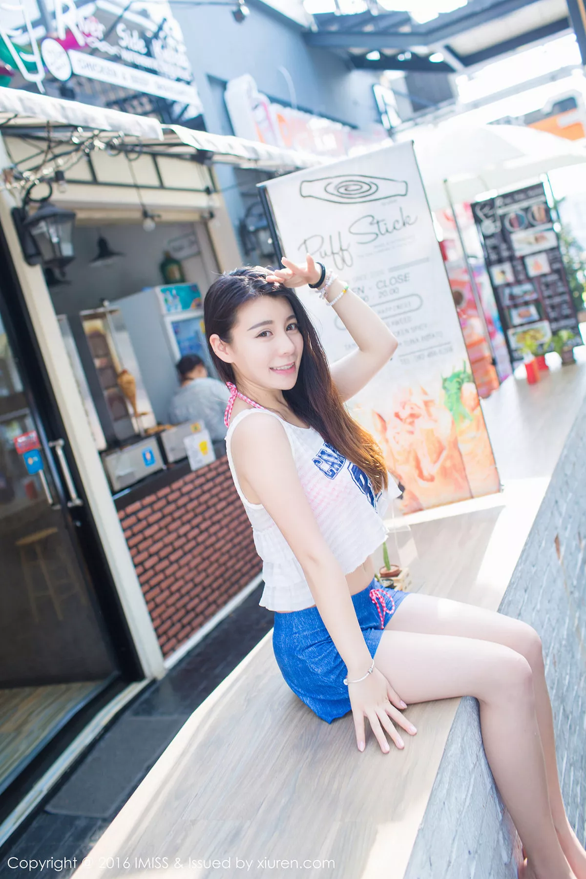 秀人集.com_[IMISS爱蜜社]Vol.126_嫩模vetiver嘉宝贝儿夏日清凉街拍脱上衣秀豪乳写真40P