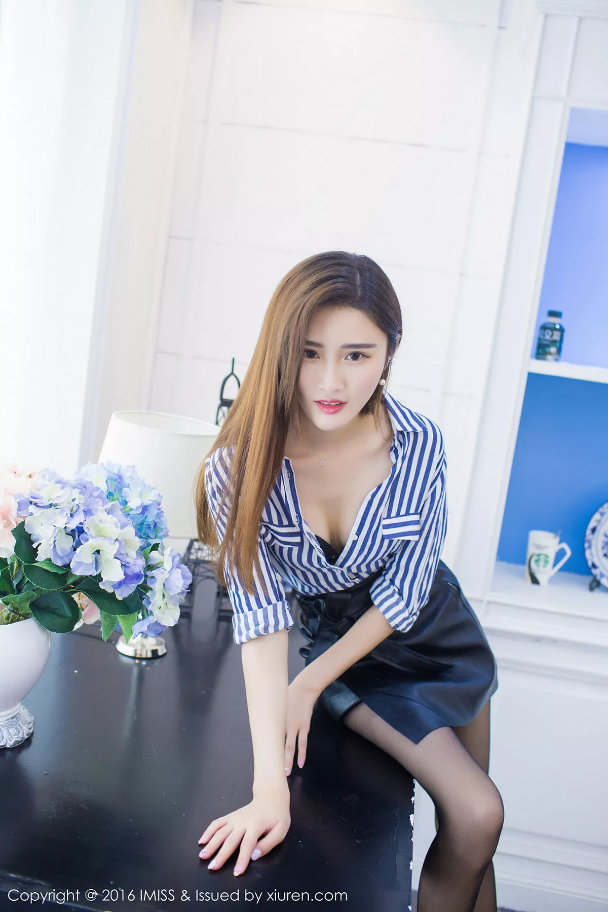 秀人集.com_[IMISS爱蜜社]Vol.135_嫩模格格污巫宽松睡裙下性感内衣秀完美身材清爽写真66P