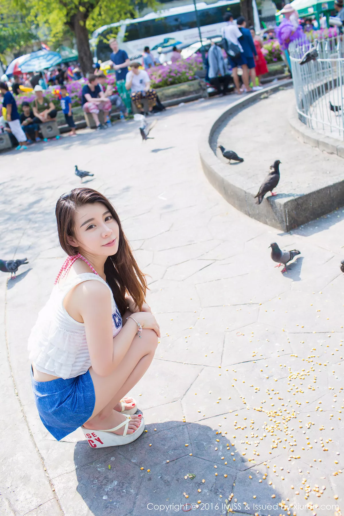 秀人集.com_[IMISS爱蜜社]Vol.126_嫩模vetiver嘉宝贝儿夏日清凉街拍脱上衣秀豪乳写真40P