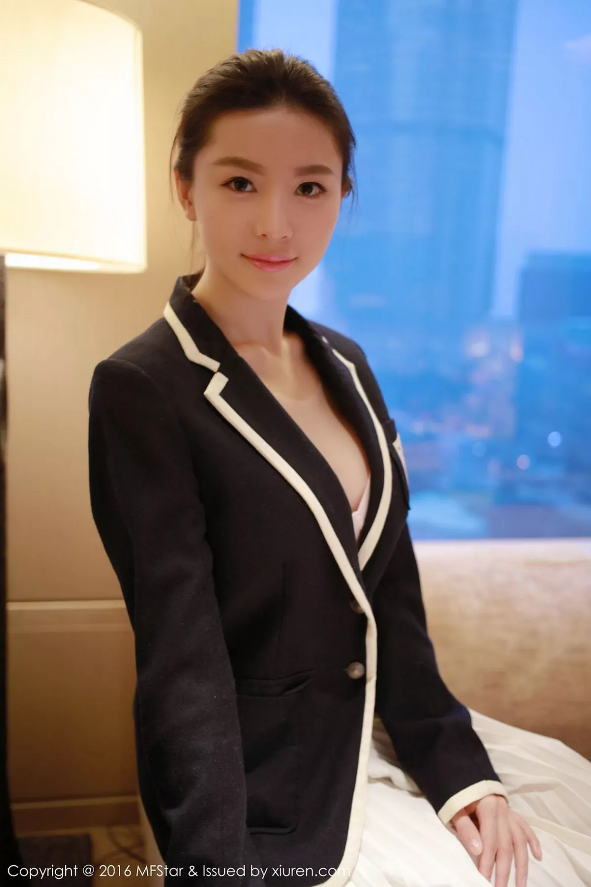 秀人集.com_[MFStar模范学院]Vol.076_嫩模慕羽茜居家制服展成熟女人韵味性感内衣迷人写真52P