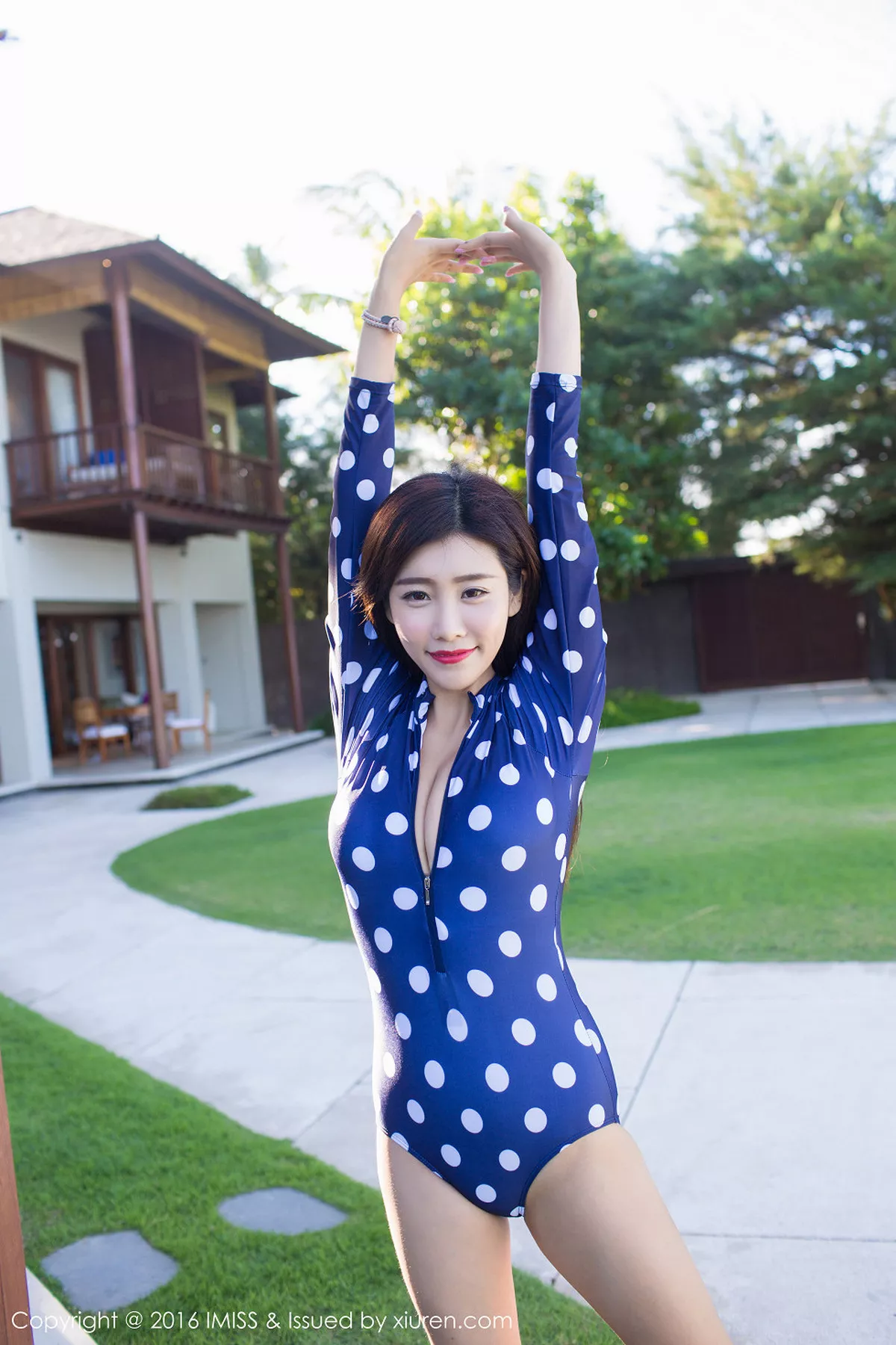 秀人集.com_[IMISS爱蜜社]Vol.103_嫩模程小烦不烦巴厘岛旅拍性感比基尼玫瑰花浴诱惑写真55P