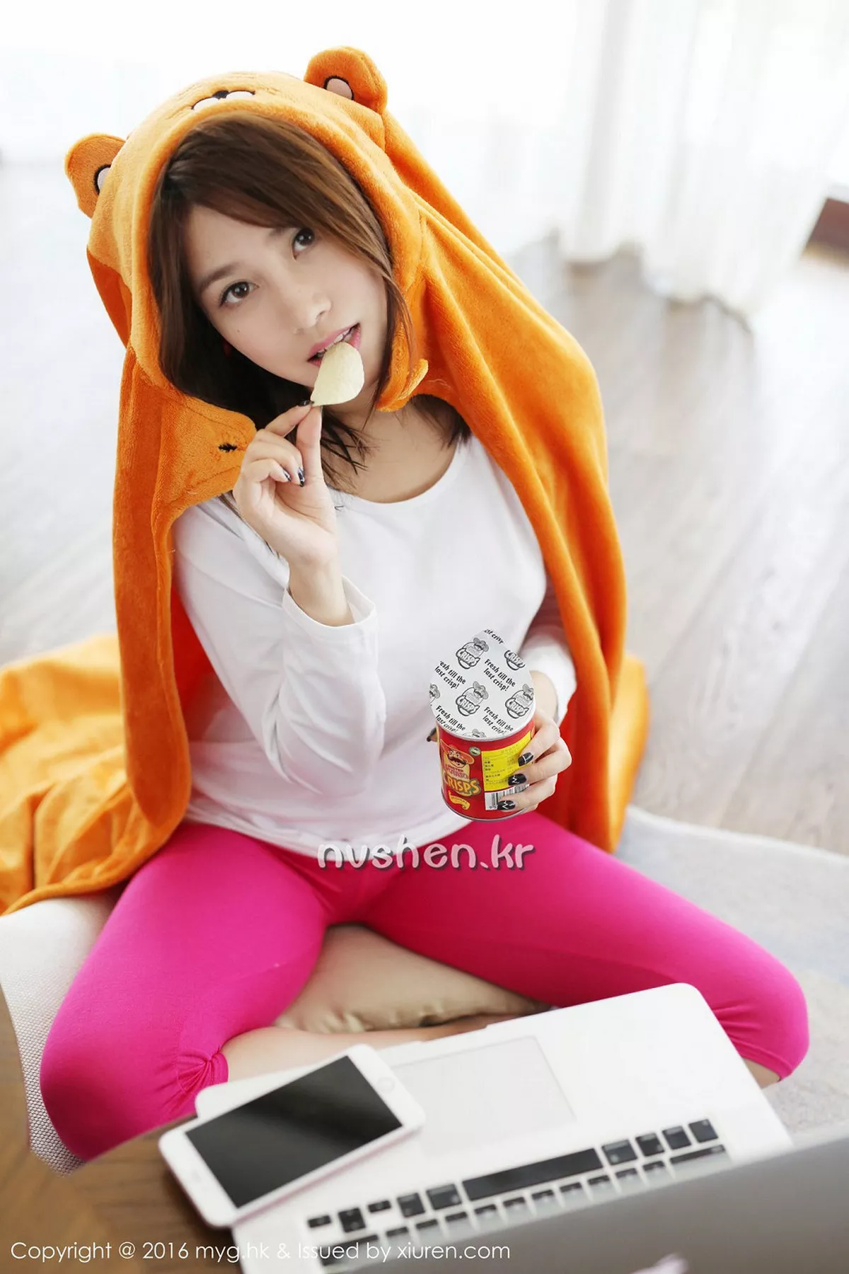 秀人集.com_[MyGirl美媛馆]Vol.233_嫩模许诺Sabrina居家私房护士装白色丝袜性感美腿写真64P